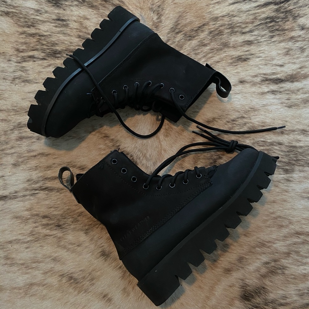 Clear weather Wampa black boot